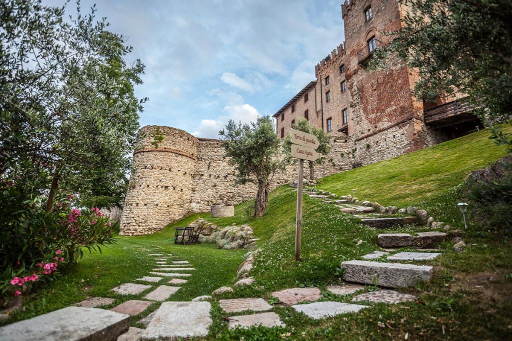 antico-borgo-tabiano-castello-garden-view