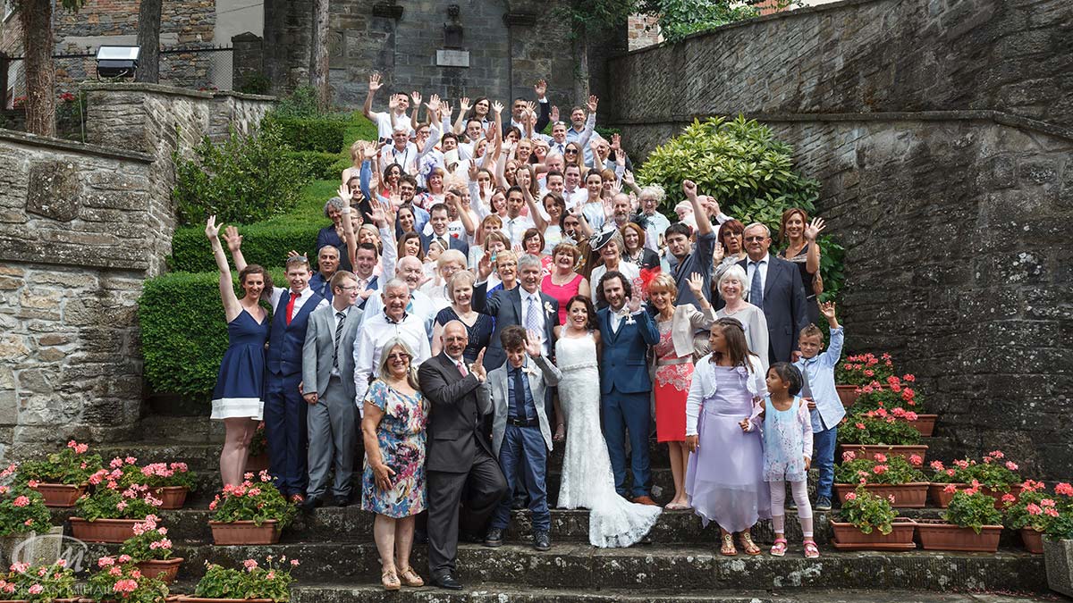 foto-gruppo-matrimonio-castello-manservizi-castelluccio-di-porretta-terme