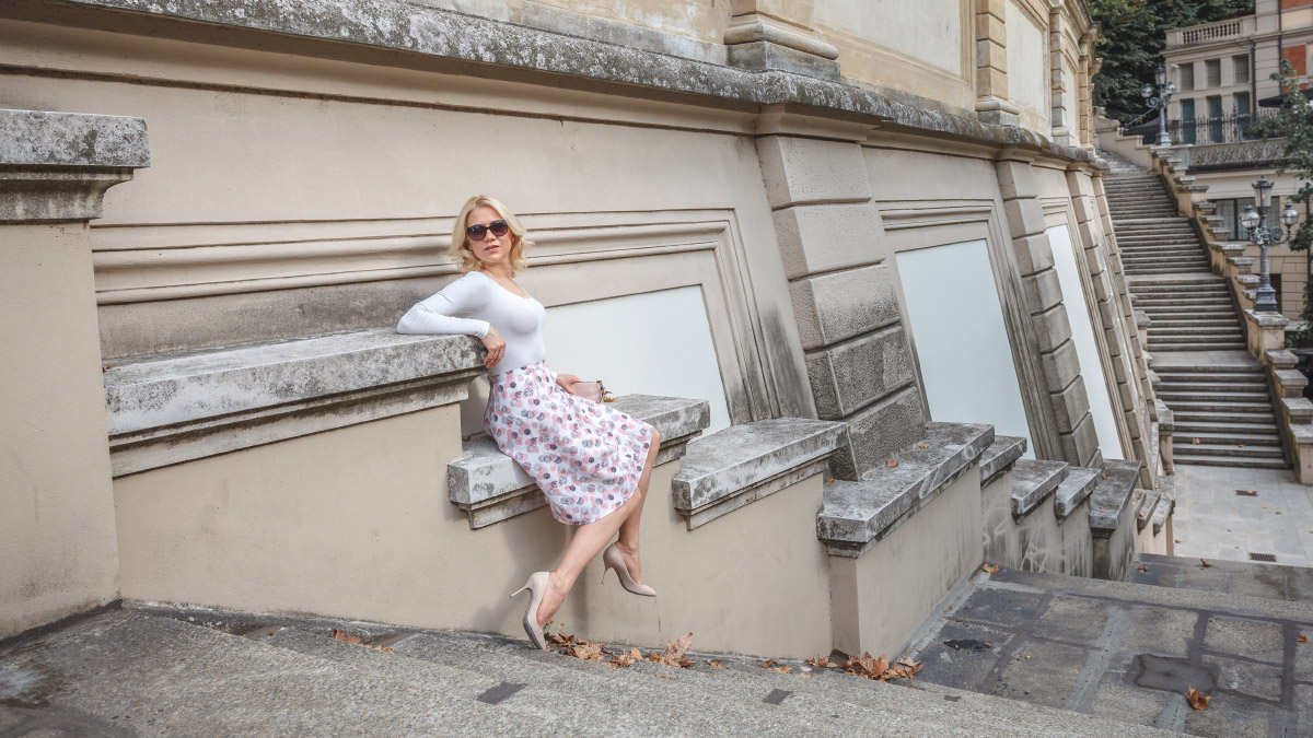 book-fotografico-modella-in-cita-location-bologna-centro