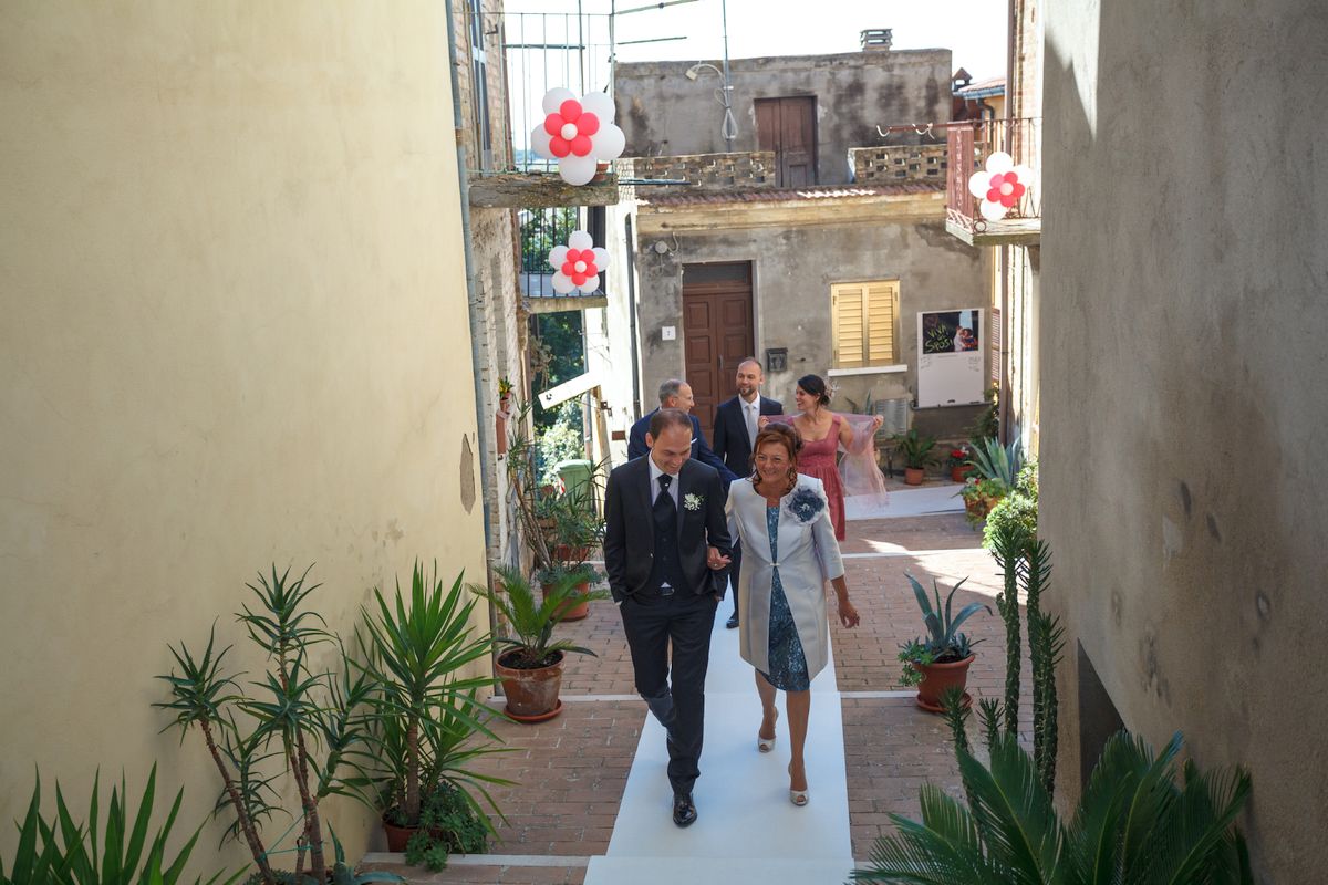 08-fotografo-matrimonio-departura-sposo-famiglia