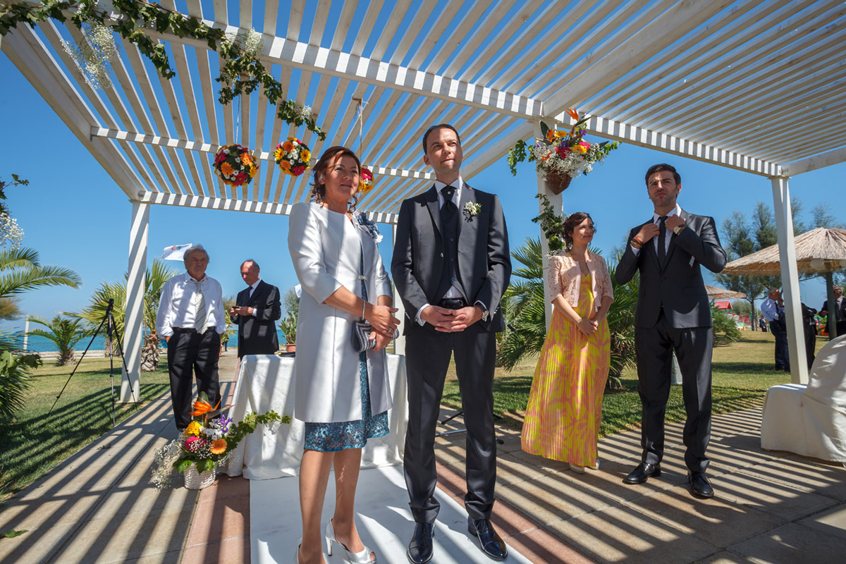 centro-poker-vacanze-wedding-ceremony-waiting-bride