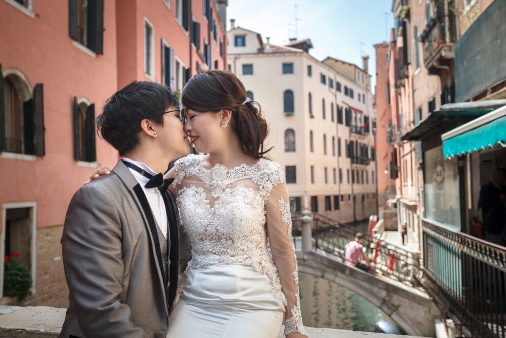 24-hire-professional-photographer-for-couple-venice