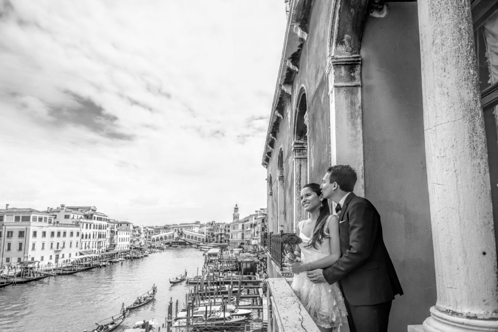6-civil-ceremony-palazzo-cavalli-venice-Italy-canal-grande-view