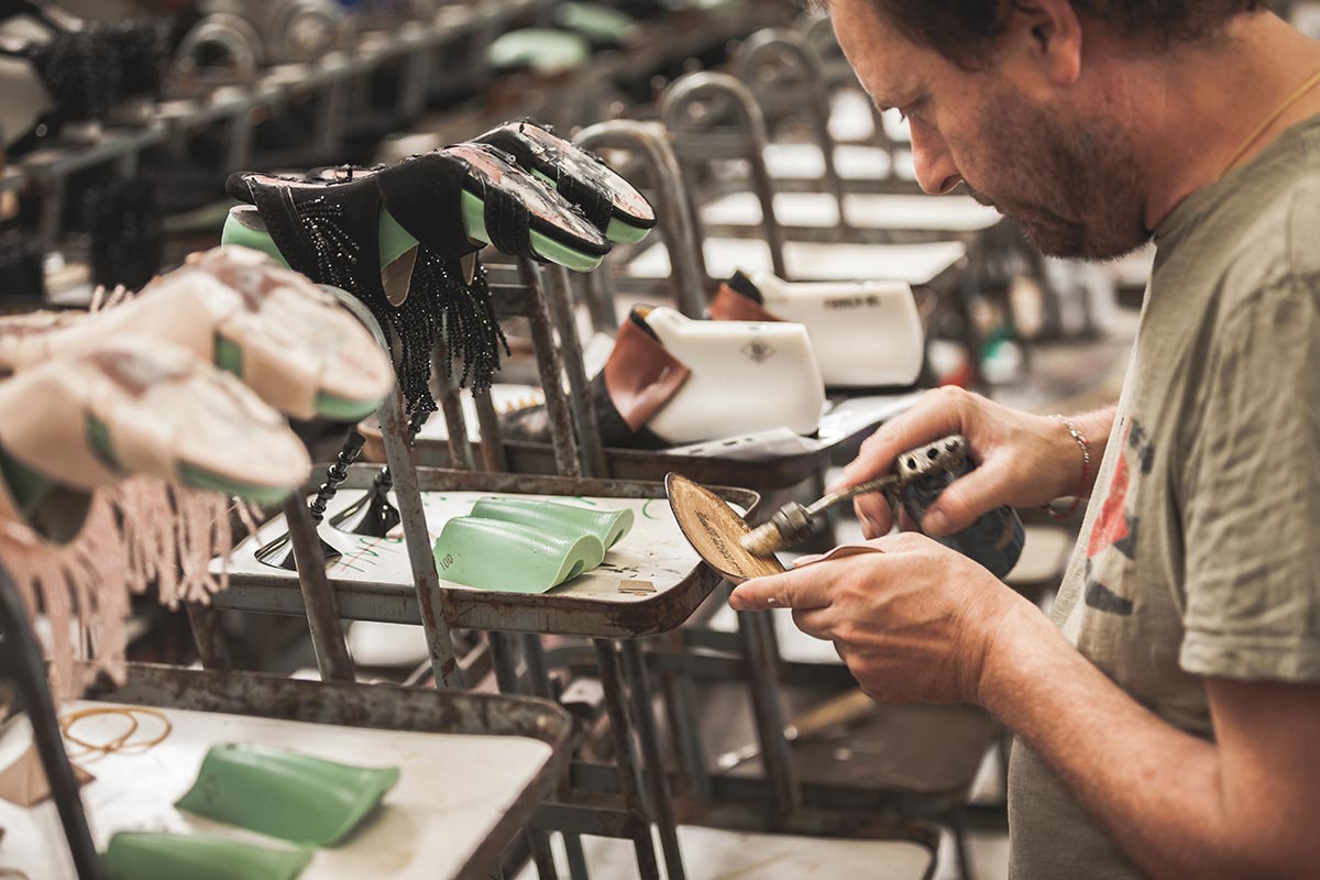 photographic-reportage-for-editorial-hand-made-shoes-bologna