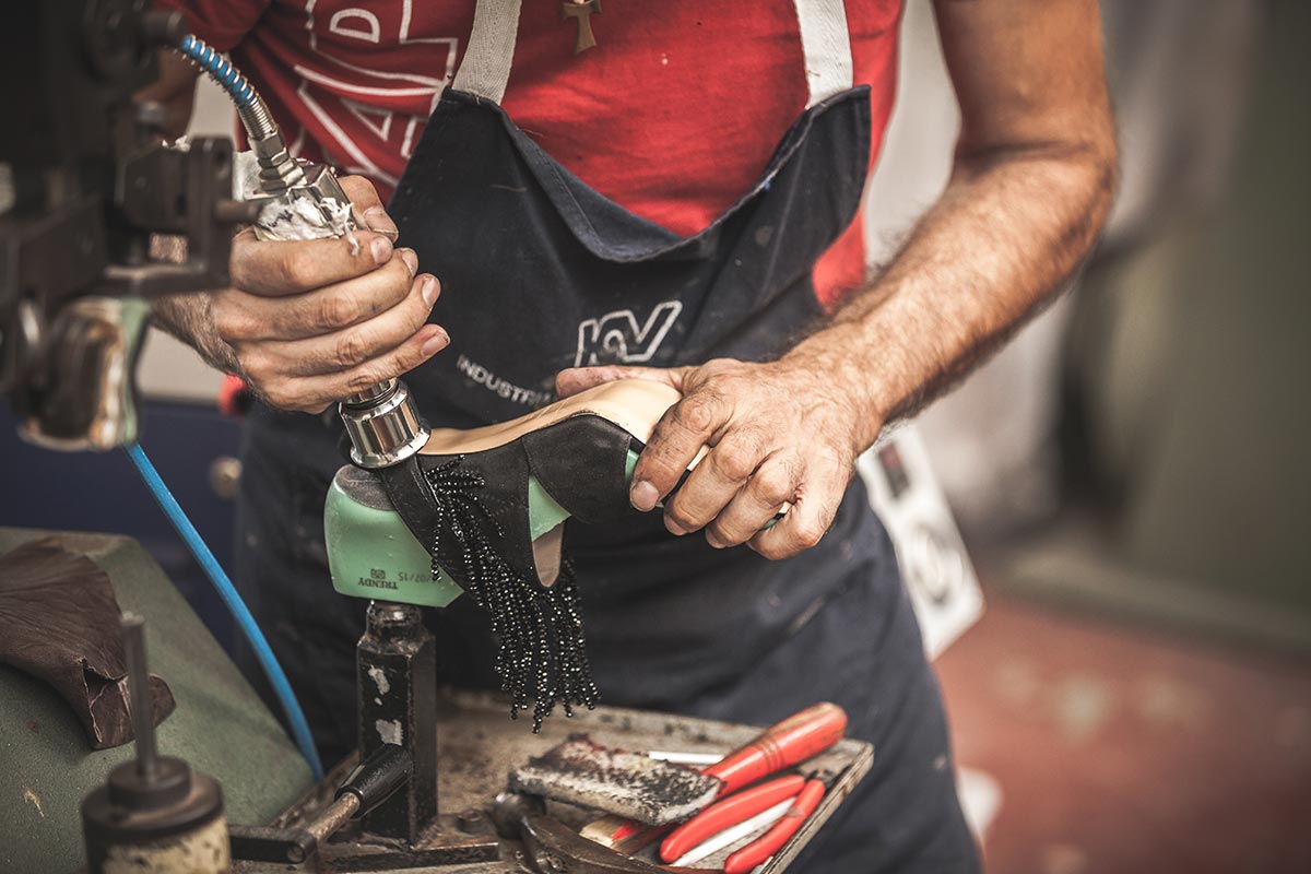 reportage-in-handmade-factory-footwear-bologna