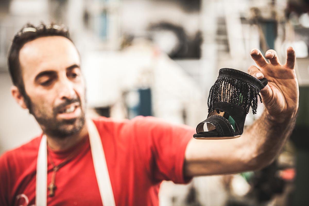 manufacture-luxury-shoes-photo-shoot