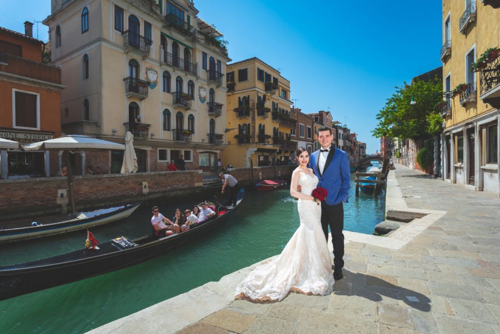 pre-wedding-photo-spot-venice-italy-hire-photographer