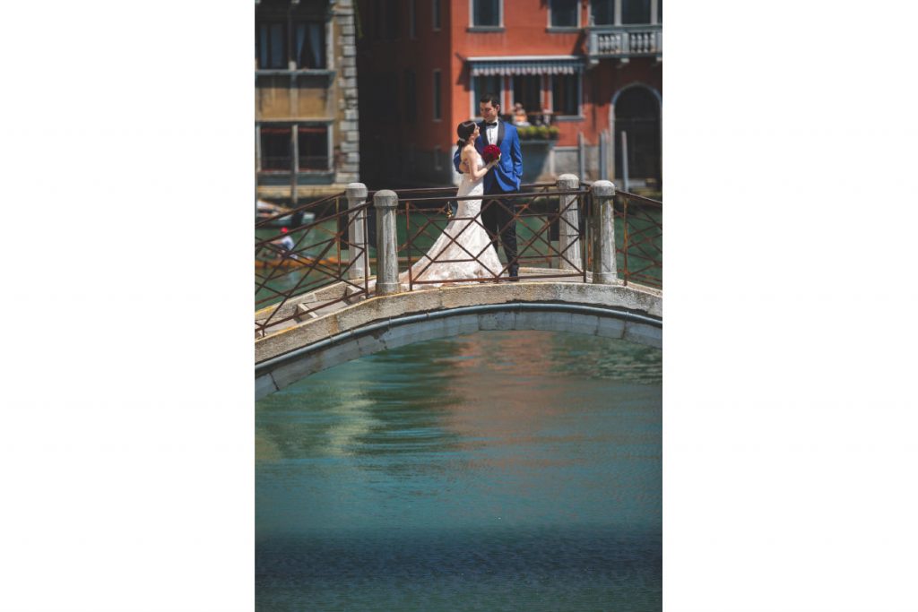 pre-wedding-photo-spot-venice-italy-hire-photographer