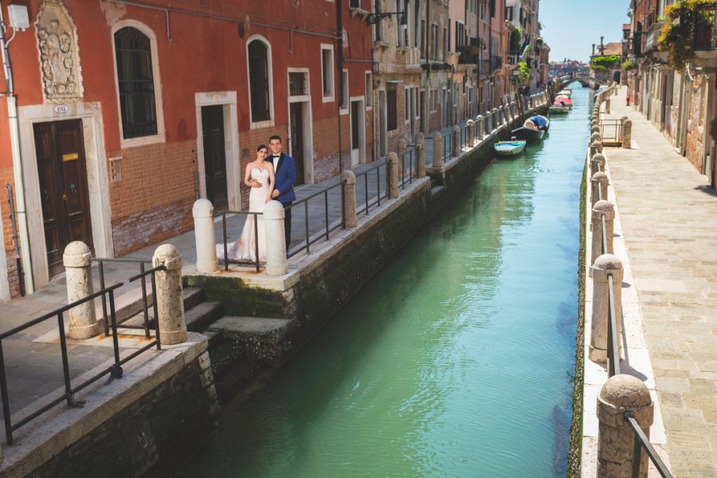 pre-wedding-photo-spot-venice-italy-hire-photographer