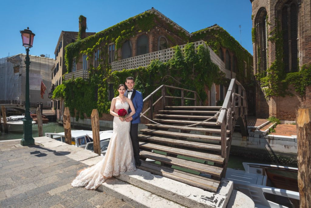 pre-wedding-photo-spot-venice-italy-hire-photographer