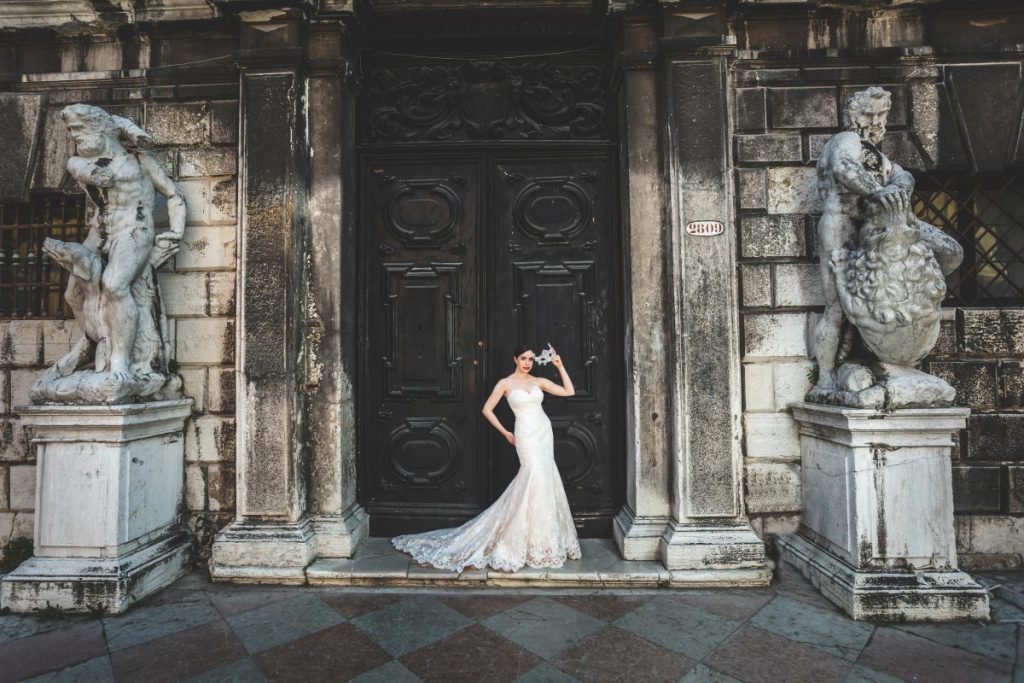 venice-italy-venetian-mask-pre-wedding-photo-shoot