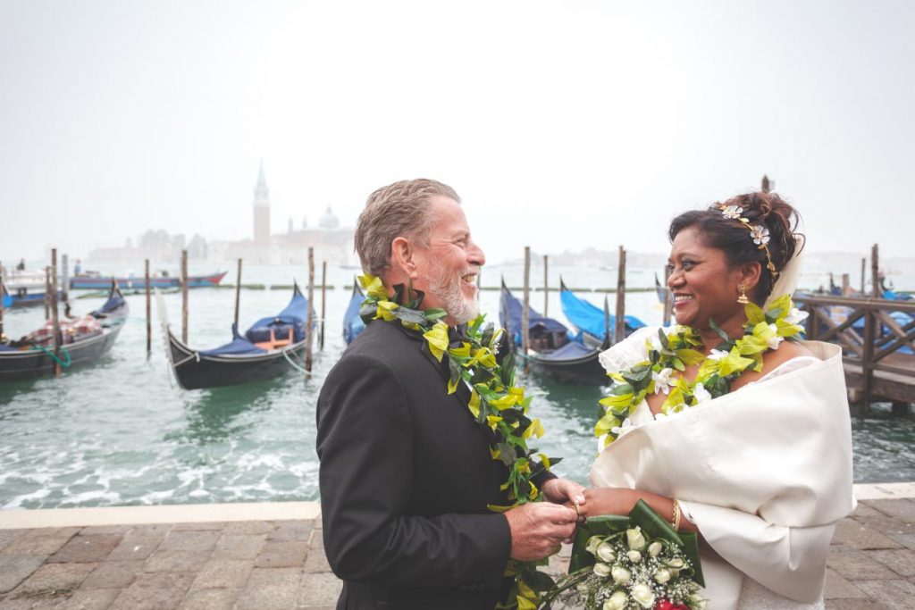 wedding-anniversary-rings-exchange-vow-renew-venice-italy