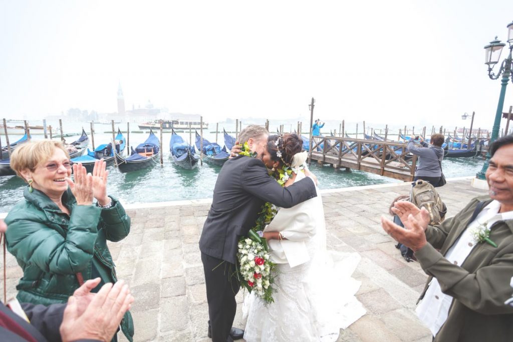 venice-italy-photographer-vow-renewal-wedding-anniversary-seaside-inspiration