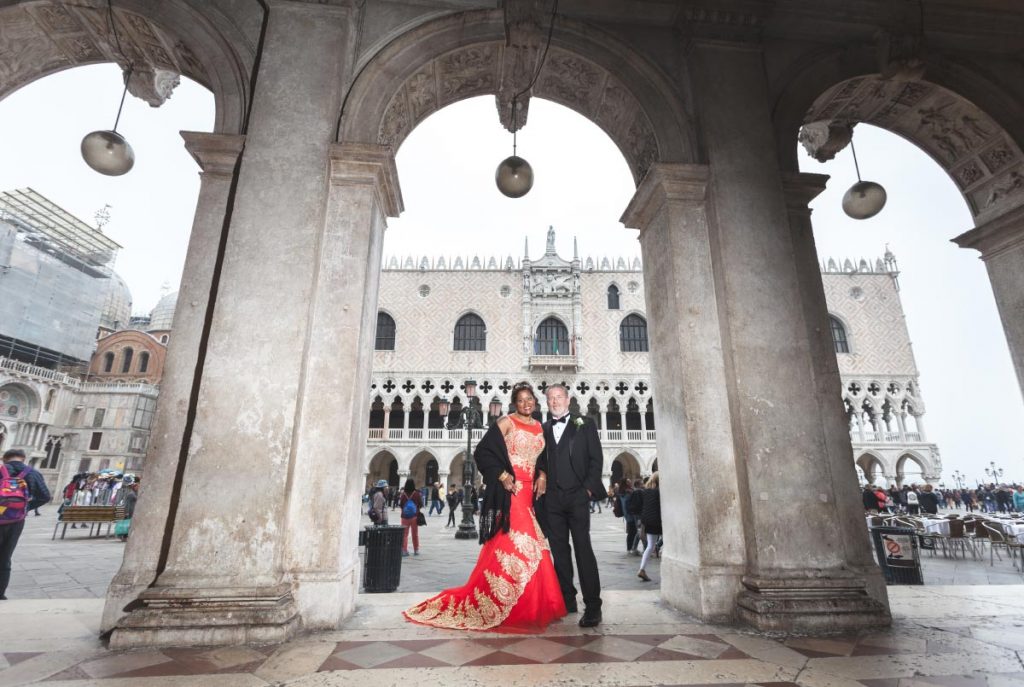 venice-italy-wedding-anniversary-photoshoot-red-dress