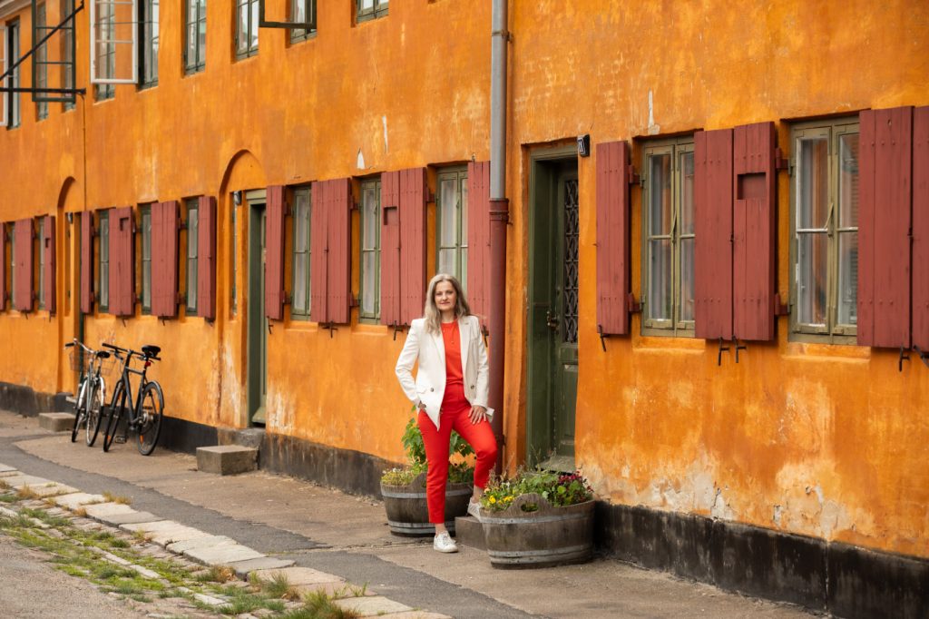 Copenhagen-best-photo-outdoor-portrait-Nyboder