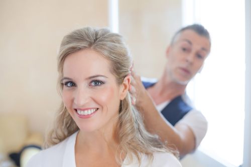 bride preparation hairdresser in hotel Monte Del re, Dozza 