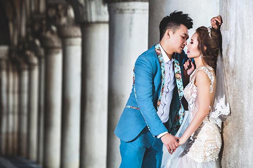 couple-pre-wedding-photo-shooting-venice-fashion-style