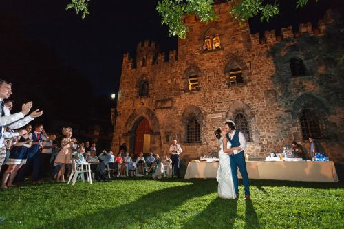 Destination wedding in Italy in the castle Manservisi Poretta Terme. Dance of the spouses. External view in the evening