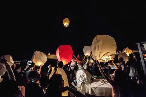launch of the flying lanterns wedding in bologna