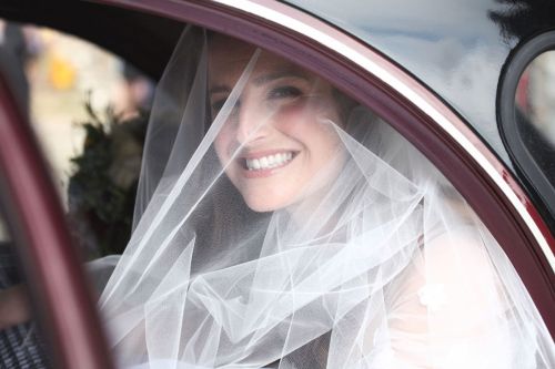 reportage bride in the car in Bologna Italy